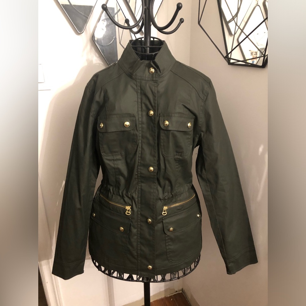 Medium size green Tommy Hilfiger jacket with cinchable waist
